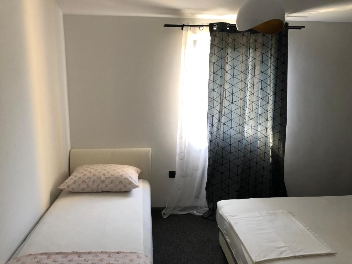 Apartmani Bm ビオグラード・ナ・モル エクステリア 写真